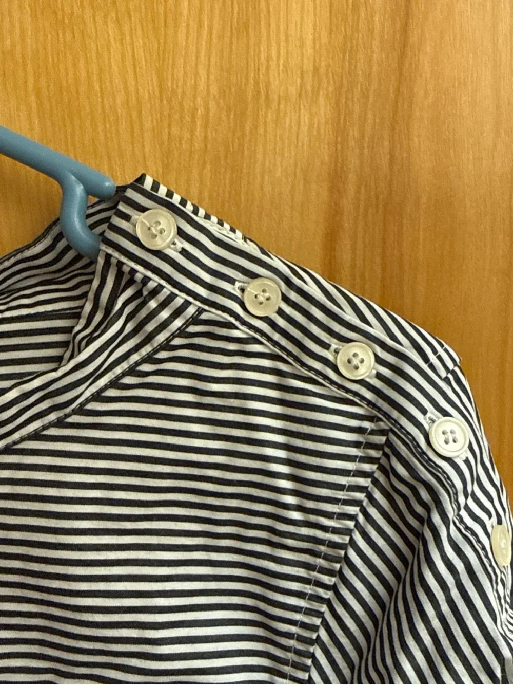 J. Crew Women’s Black & White Stripe Button-Shoulder Long-Sleeve Top Size 8